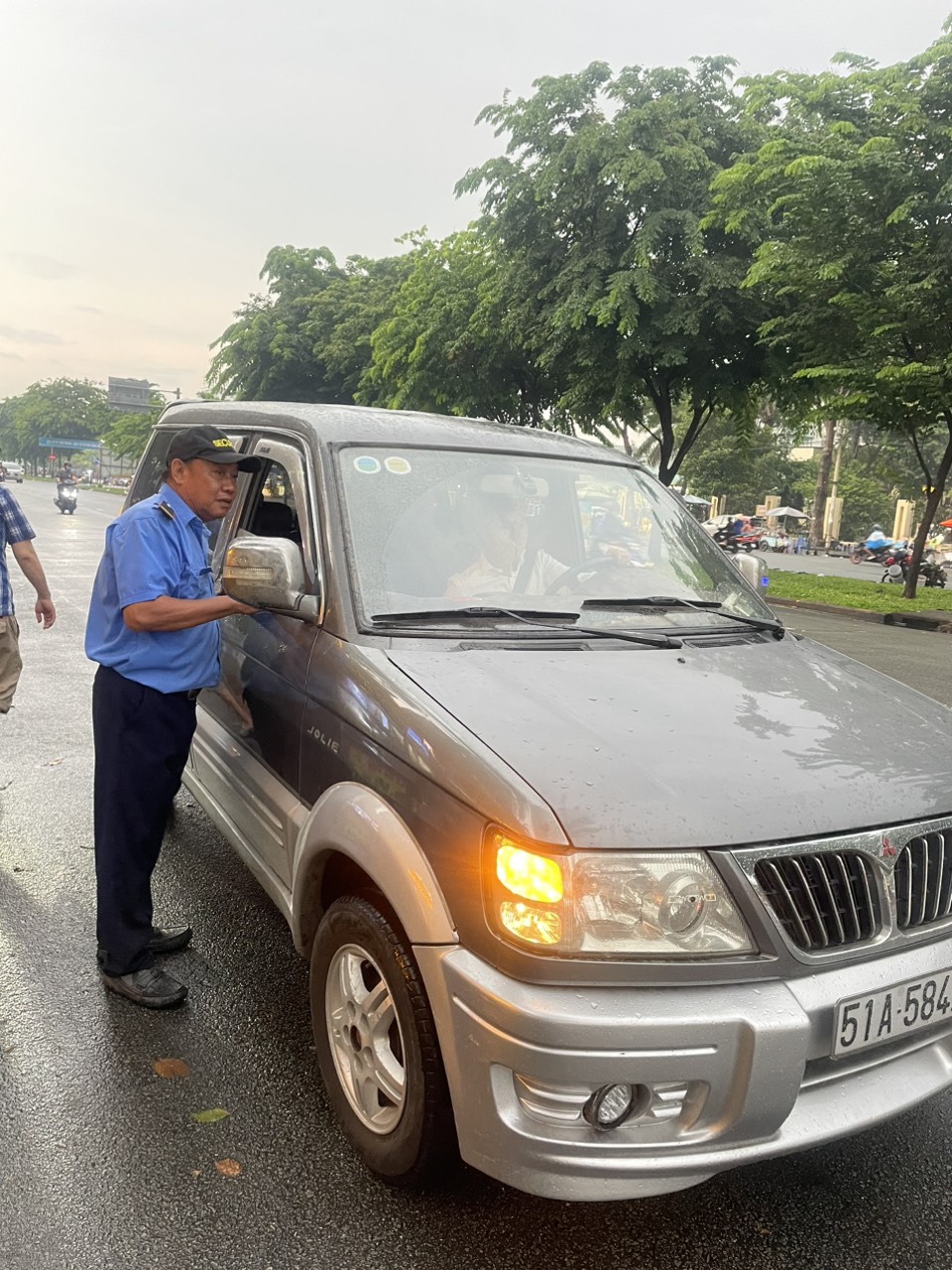 Cảnh giác chiêu trò dàn cảnh cướp xe mà nhân viên bảo vệ cần nắm 9 lý do nên sử dụng dịch vụ bảo vệ giữ xe