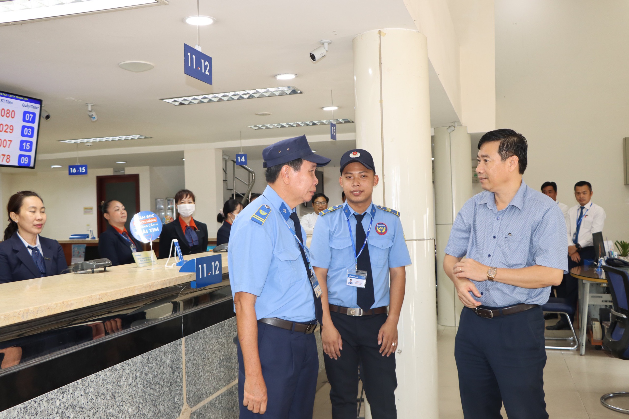 Dịch vụ bảo vệ văn phòng công ty 8 Quy Trình Bảo Vệ Ngân Hàng