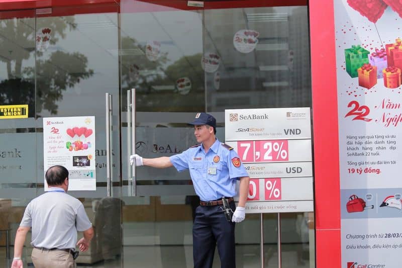 bảo vệ ngân hàng ca đêm