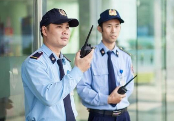 Các Thiết Bị Nhân Viên Bảo Vệ
